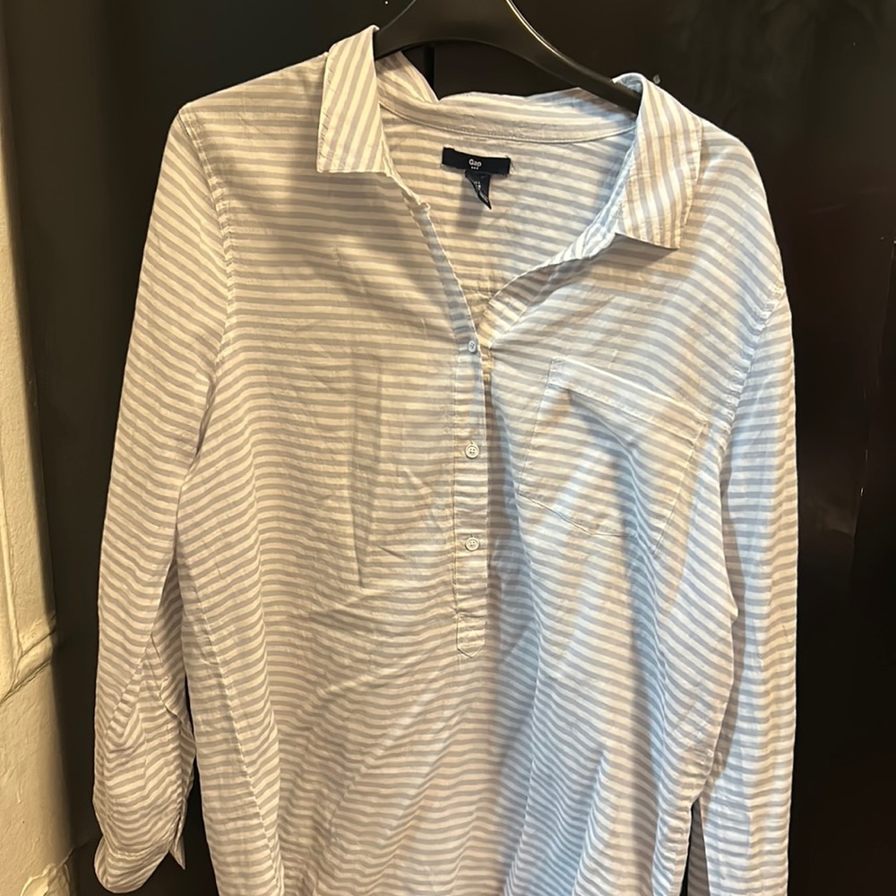 Gap long line blue sleeves shirt